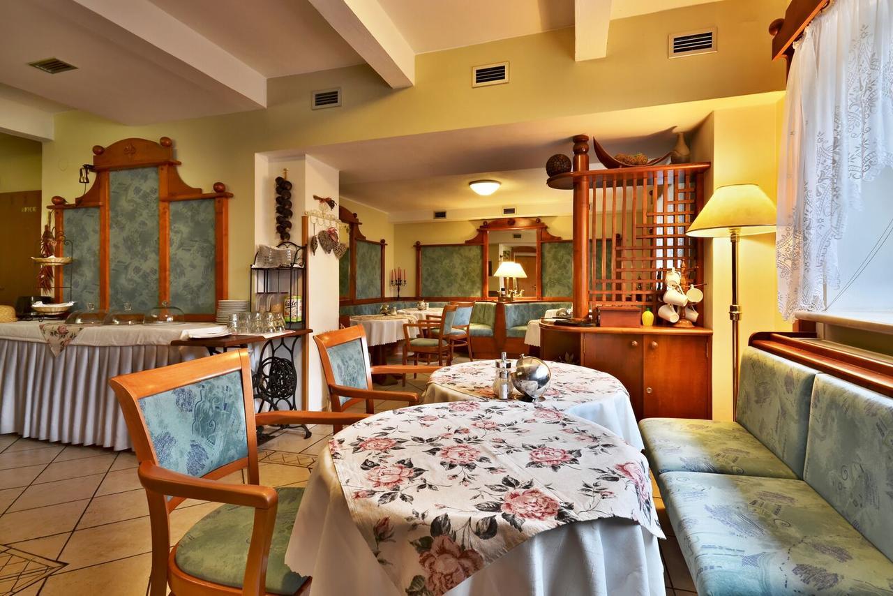 Hotel Villa Conti Писек Экстерьер фото