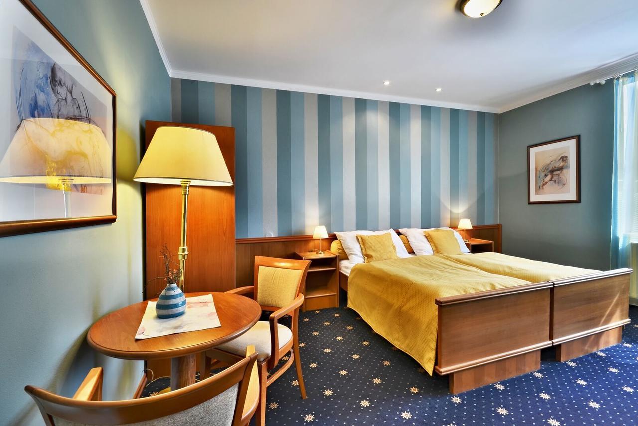 Hotel Villa Conti Писек Экстерьер фото