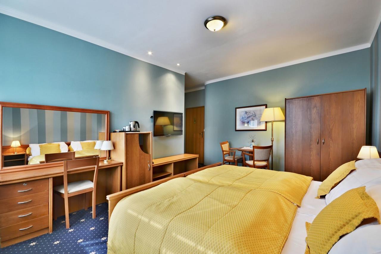 Hotel Villa Conti Писек Экстерьер фото