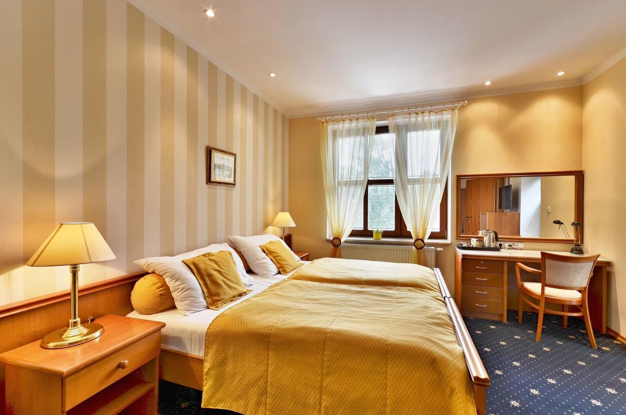 Hotel Villa Conti Писек Экстерьер фото