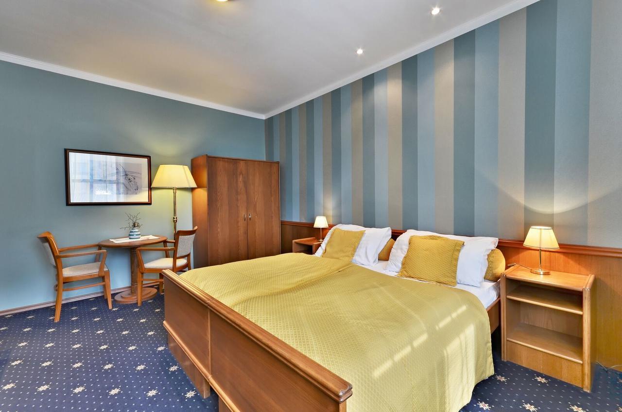 Hotel Villa Conti Писек Экстерьер фото